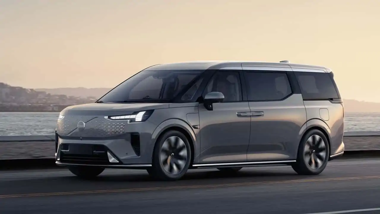 Lüks Elektrikli Minivan Volvo EM90 Tanıtıldı!